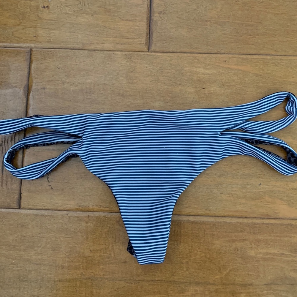 Acacia bottoms